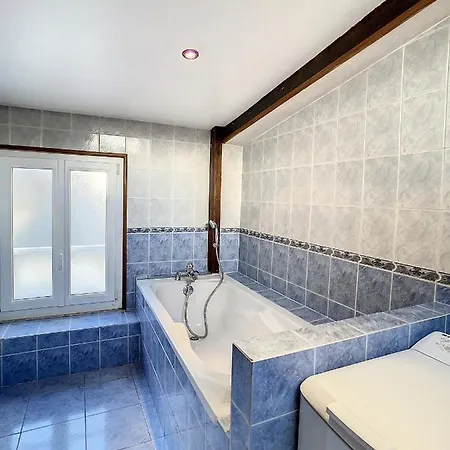 Charmant Triplex Centre-ville De Chantilly