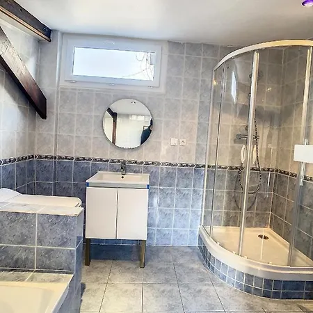 Charmant Triplex Centre-ville De * Chantilly