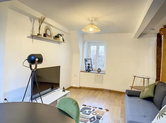 Charmant Triplex Centre-ville De Chantilly