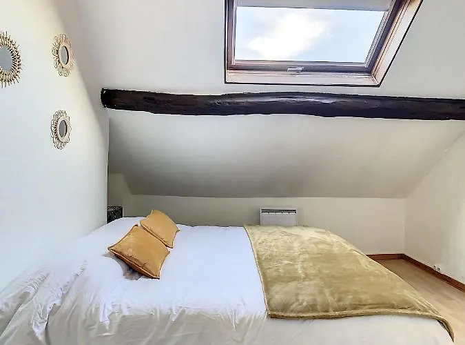 Charmant Triplex Centre-ville De * Chantilly