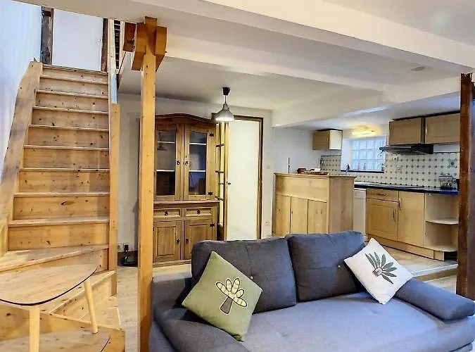 Charmant Triplex Centre-ville De * Chantilly