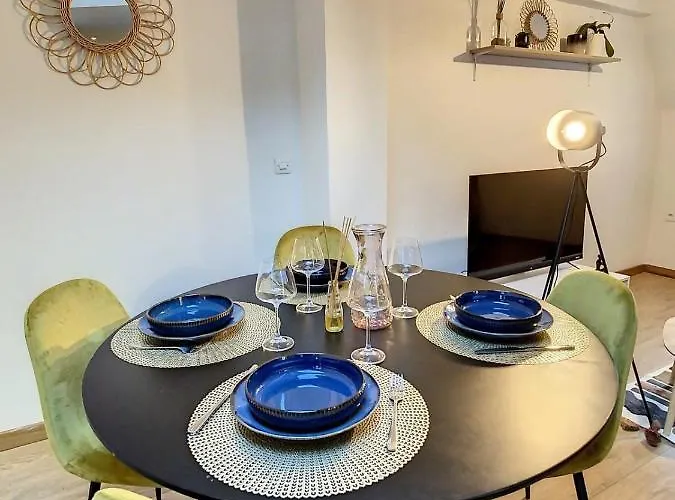 Charmant Triplex Centre-ville De Chantilly